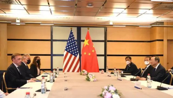 中美激烈交锋，杨洁篪又给美国重重地划出了一道红线