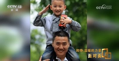 汶川地震中的“敬礼娃娃”如今长成了什么样子?