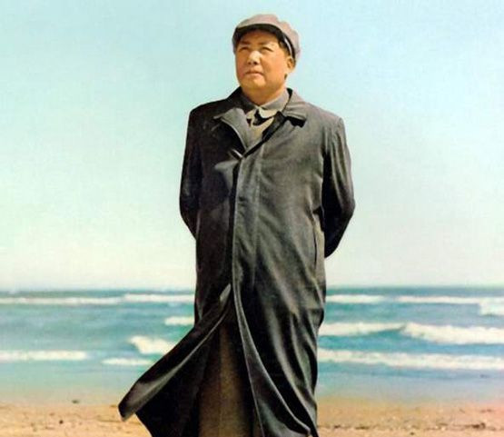 我们理直气壮的冲着抹黑毛主席的人大喝一声:毛泽东是对的!
