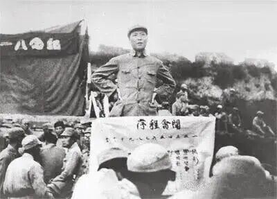 毛主席是如何妙讲党课的？