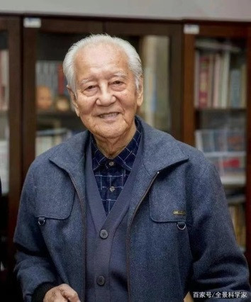 黄旭华寄语核潜艇事业：今年花胜去年红，料得明年花更好