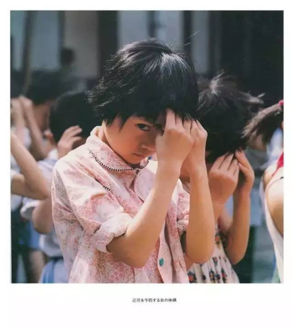 日本摄影家说:根本不用抓拍,1980年代的中国儿童每一个都那么纯真