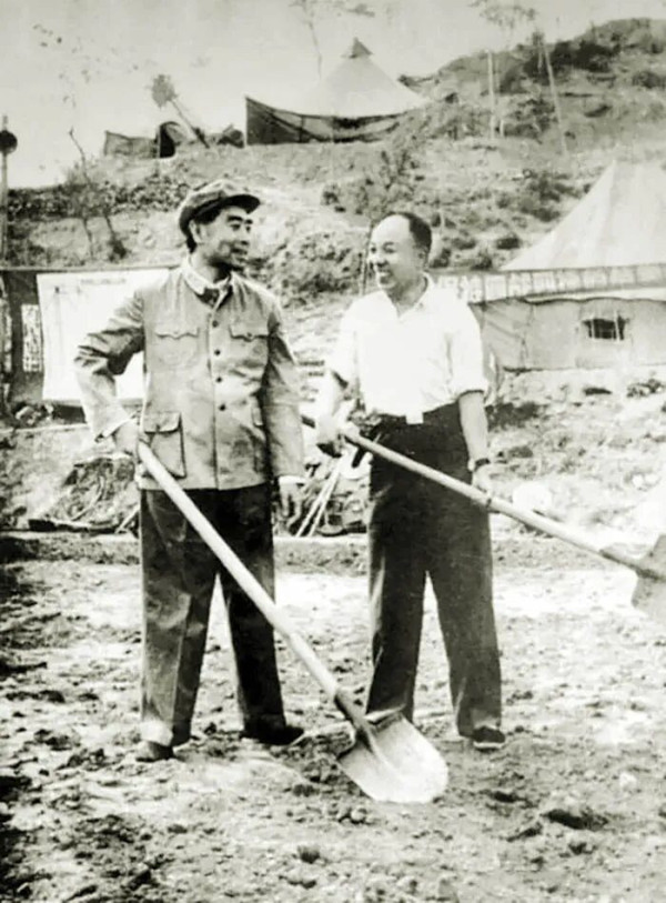 最年轻的开国上将萧华，临终前仍在吟唱《长征组歌》