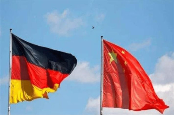 默克尔接班人刚出炉,德政客对华态度就骤变,西方这才回过味来