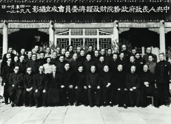 陈云的办公桌玻璃板下为何总有一张气候情况表？