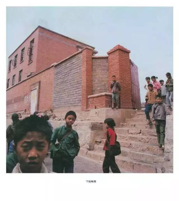 日本摄影家说:根本不用抓拍,1980年代的中国儿童每一个都那么纯真