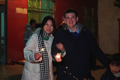 恋上巴中姑娘，美国共产党员伍淡然去川陕革命根据地的中心过年