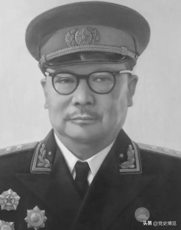 当外交部成立大会开始时,周恩来起身说:“首先我要纠正李克农副部长的一个错误……”