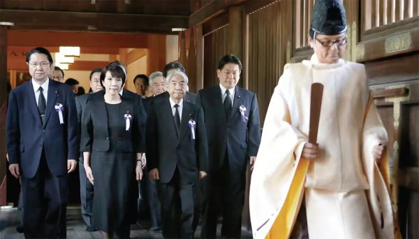 必须坚决打击日本“新军国主义”