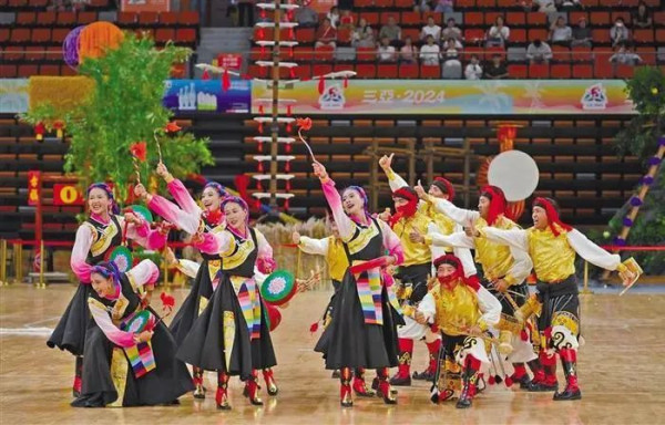 翻身农奴把歌唱：两位西藏女儿翻天覆地的人生故事