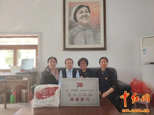 玉兰花开映初心、初心照后人