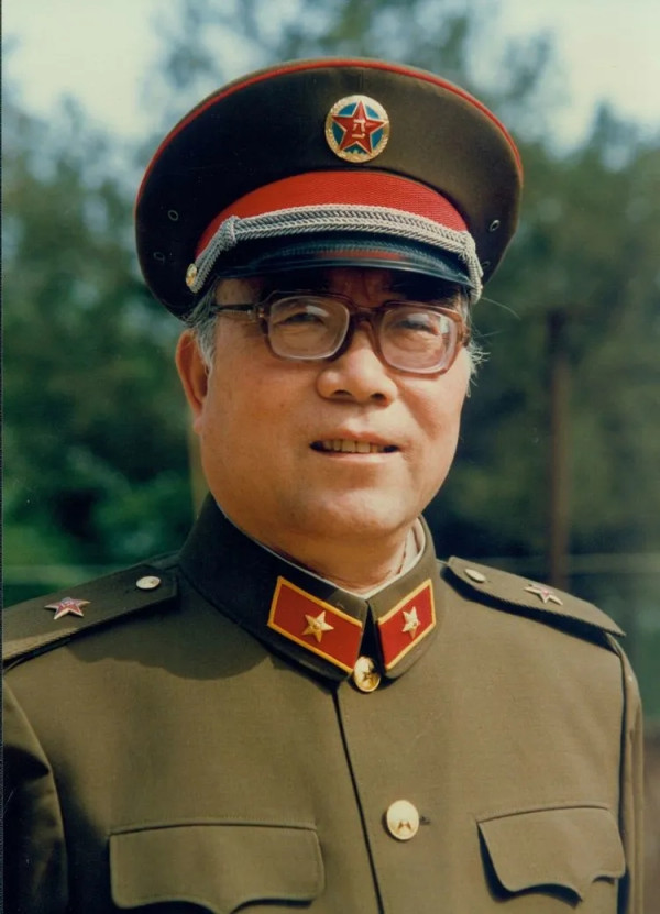 《谁是最可爱的人》诞生拾絮——纪念抗美援朝中国人民志愿军出国作战五十周年访魏巍