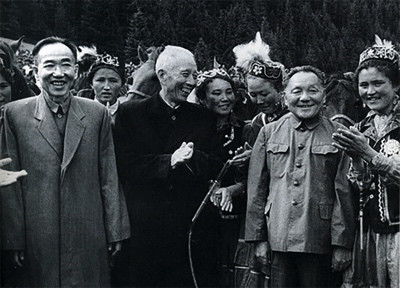 王震将军三次长征传奇
