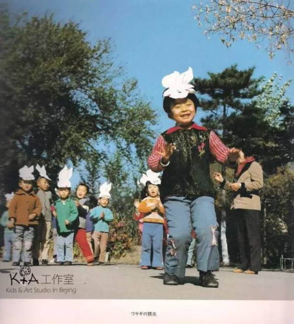 日本摄影家说:根本不用抓拍,1980年代的中国儿童每一个都那么纯真