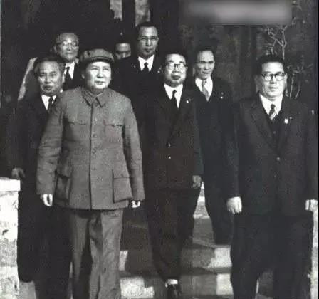 毛主席不懂经济建设？是他不懂，还是你们不懂他？