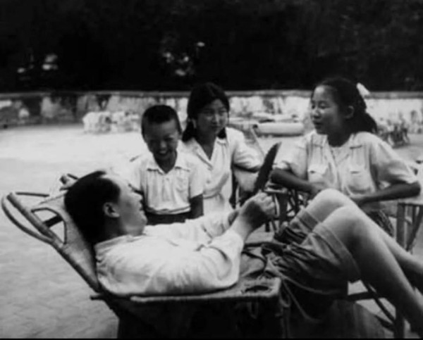 红墙摄影师眼中的毛主席