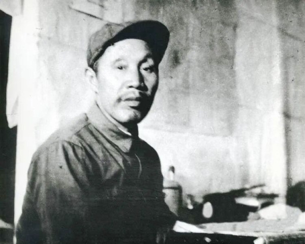 现代谍报大师董必武