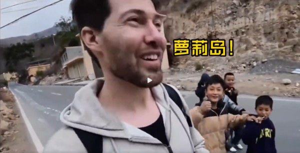 前CIA特工，被中国边远山区的小孩哥硬核教育了