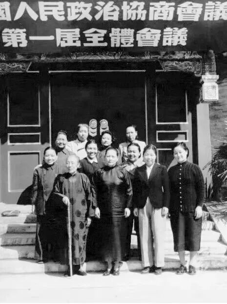 1949年北上参加新政协,谁上了宋庆龄的专列?