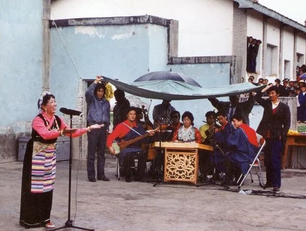 翻身农奴把歌唱：两位西藏女儿翻天覆地的人生故事