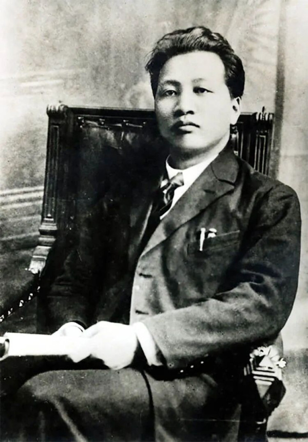 “带镣长街行，志气愈轩昂”，刘伯坚生命的最后十五天