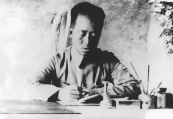 父亲滕代远在延安