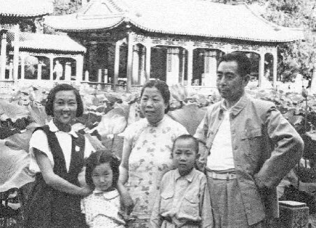 周秉宜：伯父总告诫我们“我是国家总理，不是周家总理”