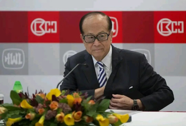 四大家族变三家，李嘉诚被边缘化，没了爱国心，再富也难站稳