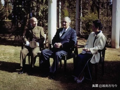 蒋介石有多下流?贴身秘书吐露真相:“白天干革命,晚上逛窑子”!