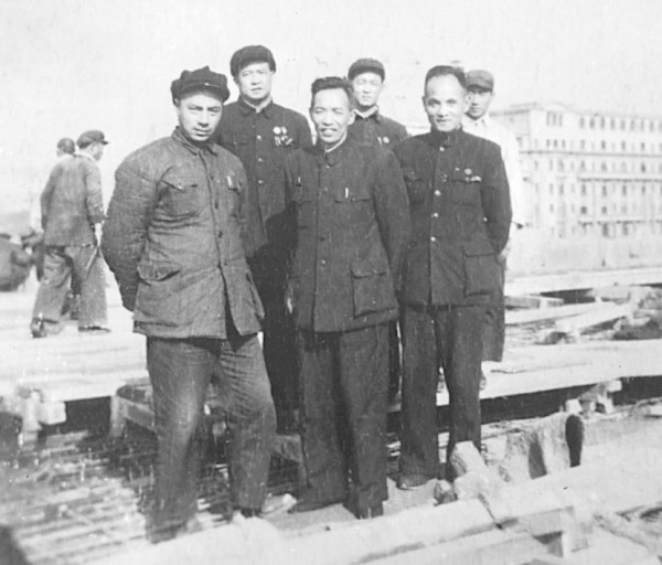 任弼时说：“把黄金交给他，我们放心”