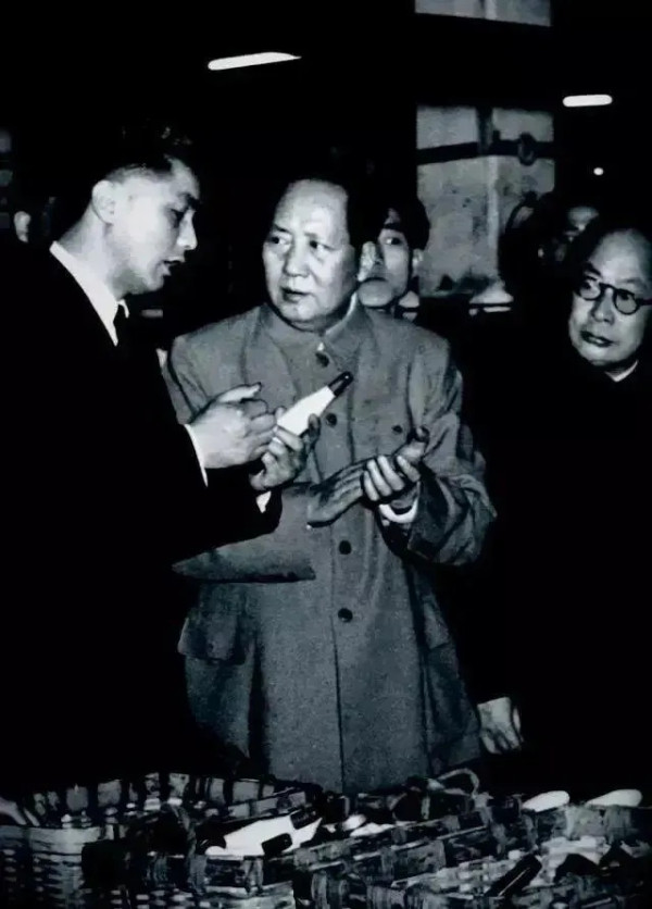 荣毅仁眼中的毛主席:“周到又全面,稳重又果敢”