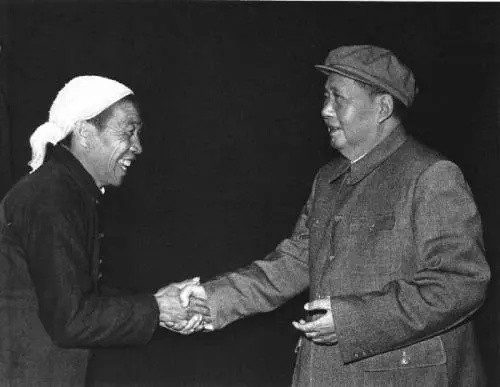 毛主席为何提拔一个农民当总理!