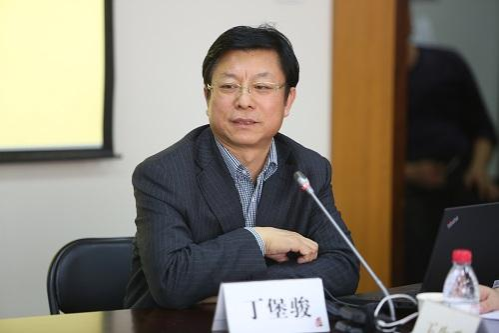 丁堡骏等:靠曲解“跨越卡夫丁峡谷”理论来否定十月革命是徒劳的!