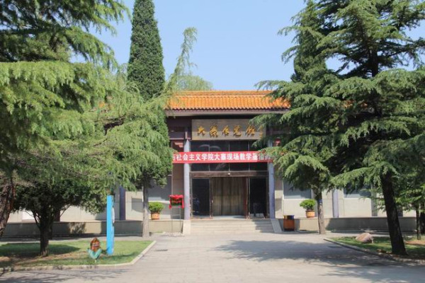 调整大小 调整大小 虎头山上的大寨展览馆.JPG