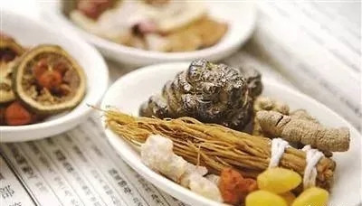 不准中医介入，究竟是为了人民，还是人民币？
