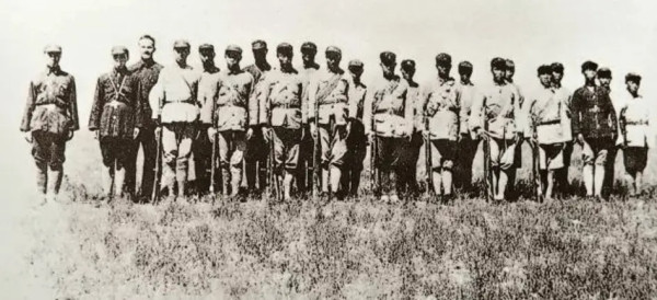 埃德加•斯诺是怎样进入陕北的?