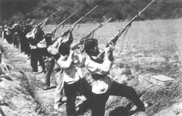 步枪打飞机到底是瞎扯还是科学？民兵教材里怎么写的？