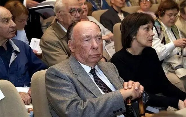 美国是怎样通过留学生搞垮苏联的？