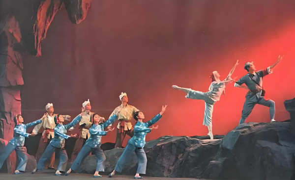 从炊事员怼贺敬之“等你把黄世仁枪毙了再给你菜吃”说起