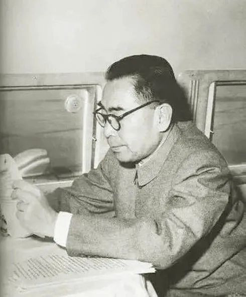 新中国成立伊始周恩来三次访苏
