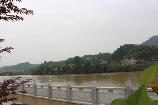 1-1从修水县城南城区修河天街远眺擂鼓岭.JPG