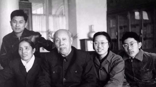 董必武:严守纪律规矩的模范,一生甘为民仆耻为官