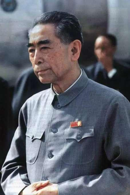 00后喊话政协委员“赔我纸巾”,原来是为周总理泪奔了……