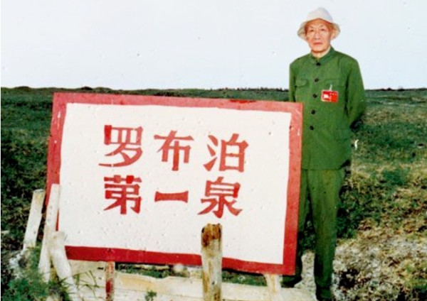 此刻，我们更加怀念为国防建设作出巨大贡献的他和他们
