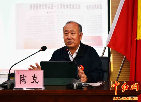 陶克少将讲述雷锋故事形象生动感人肺腑令人难忘