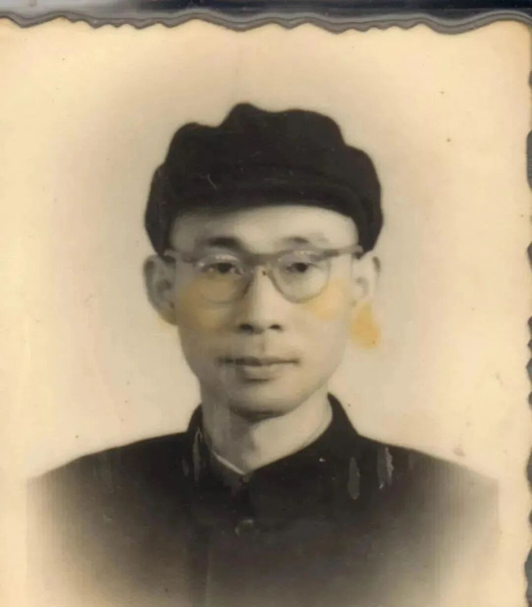 这位穿几元背心的老人，让中国导弹指哪儿打哪儿！