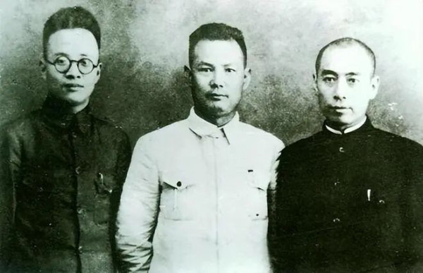 秦铁：短暂的辉煌：我的父亲博古