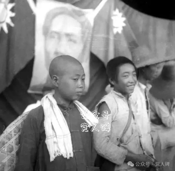 党人碑：从日本侵华时的奴化教育看课本为啥必须讲政治？