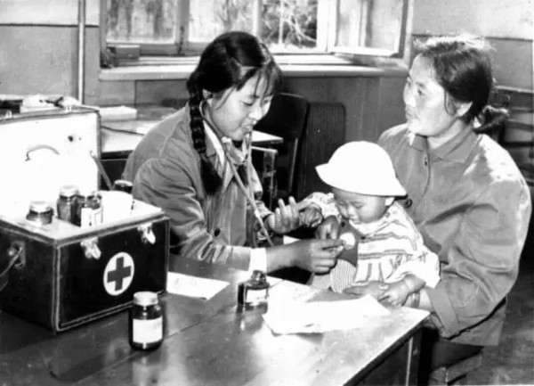 以贫苦农民立场重写共和国历史