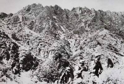 活动在山区的八路军